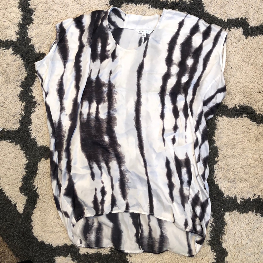 CAbi blouse, loose fitting, flows. Light weight.